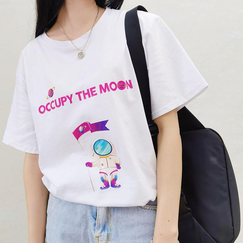 Pekanbaru Kaos Oversize Occupy The Moon Astronot Planet Bulan Bendera Saturnus Luar Angkasa Sablon Berkualitas Hitam Putih Pink T-shirt Couple Unisex Lembut Unik Korean Style