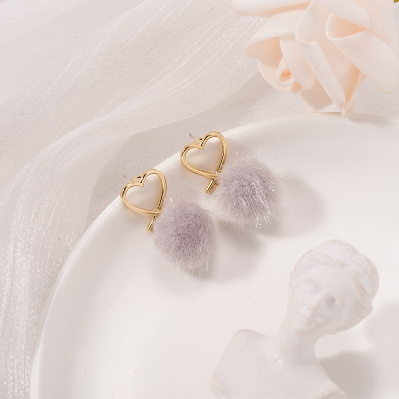 Pekanbaru Anting Wanita Love Pom Bola Bulu Lucu Anting Bentuk Hati Emas Lucu Simple Elegan Love Woman Earrings Anting Berkualitas Korean Style