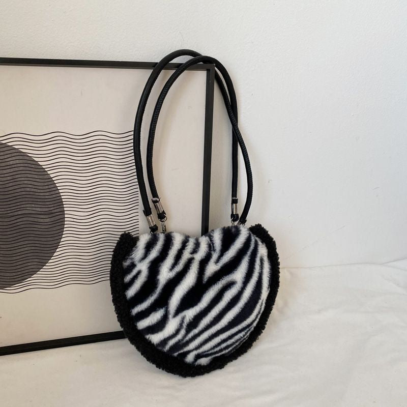 Pekanbaru Tas Love Hitam Putih Bulu Model Catur Zebra Bunga Monokrom Tas Bahu Bulu Lembut Cute Love Woman Bag Fluffy Black White Chess Flower Tas Berkualitas Korean Style
