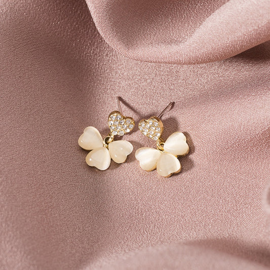 Pekanbaru Anting Wanita Mutiara Bentuk Pita Clover Kelinci Beruang Permata Berlian Simple Elegan Anting Tusuk Cute Woman Earrings Anting Berkualitas Korean Style