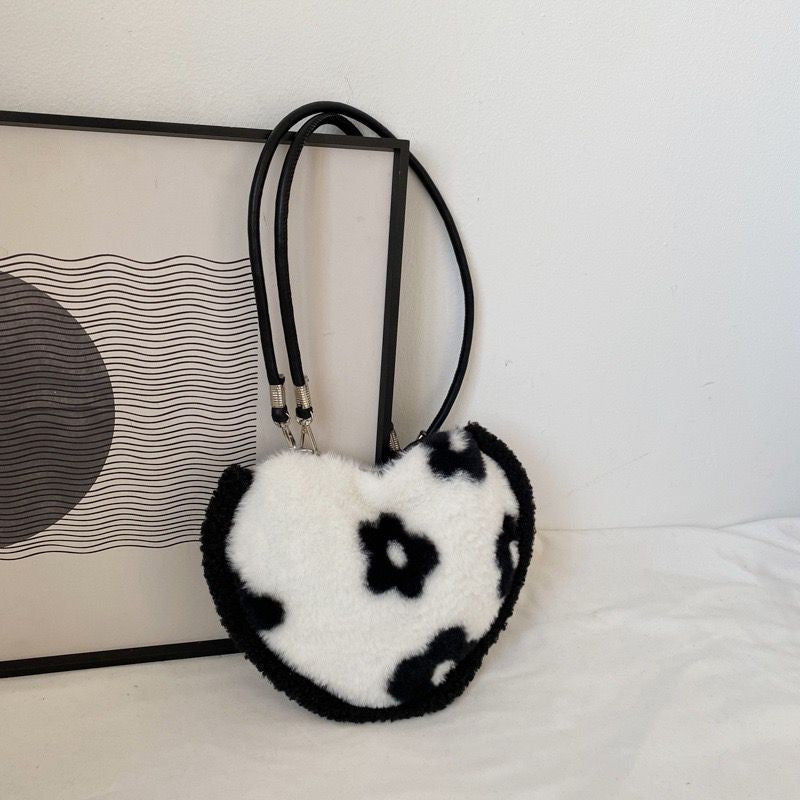 Pekanbaru Tas Love Hitam Putih Bulu Model Catur Zebra Bunga Monokrom Tas Bahu Bulu Lembut Cute Love Woman Bag Fluffy Black White Chess Flower Tas Berkualitas Korean Style
