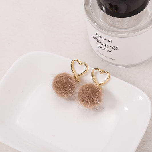 Pekanbaru Anting Wanita Love Pom Bola Bulu Lucu Anting Bentuk Hati Emas Lucu Simple Elegan Love Woman Earrings Anting Berkualitas Korean Style