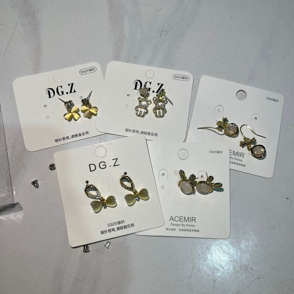 Pekanbaru Anting Wanita Mutiara Bentuk Pita Clover Kelinci Beruang Permata Berlian Simple Elegan Anting Tusuk Cute Woman Earrings Anting Berkualitas Korean Style
