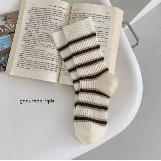 Pekanbaru Kaos Kaki Panjang Hitam Putih Cream Garis Horizontal Line Long Socks Black White Korean