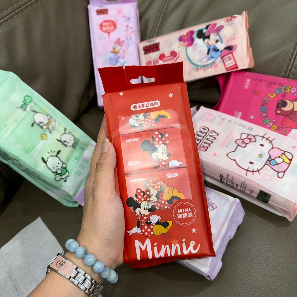 Pekanbaru Tisu Basah Mini Package Isi 8pcs Wet Tissue Motif Hello Kitty Daisy Duck Minnie Mouse Pochacco Lotso Mini Portable