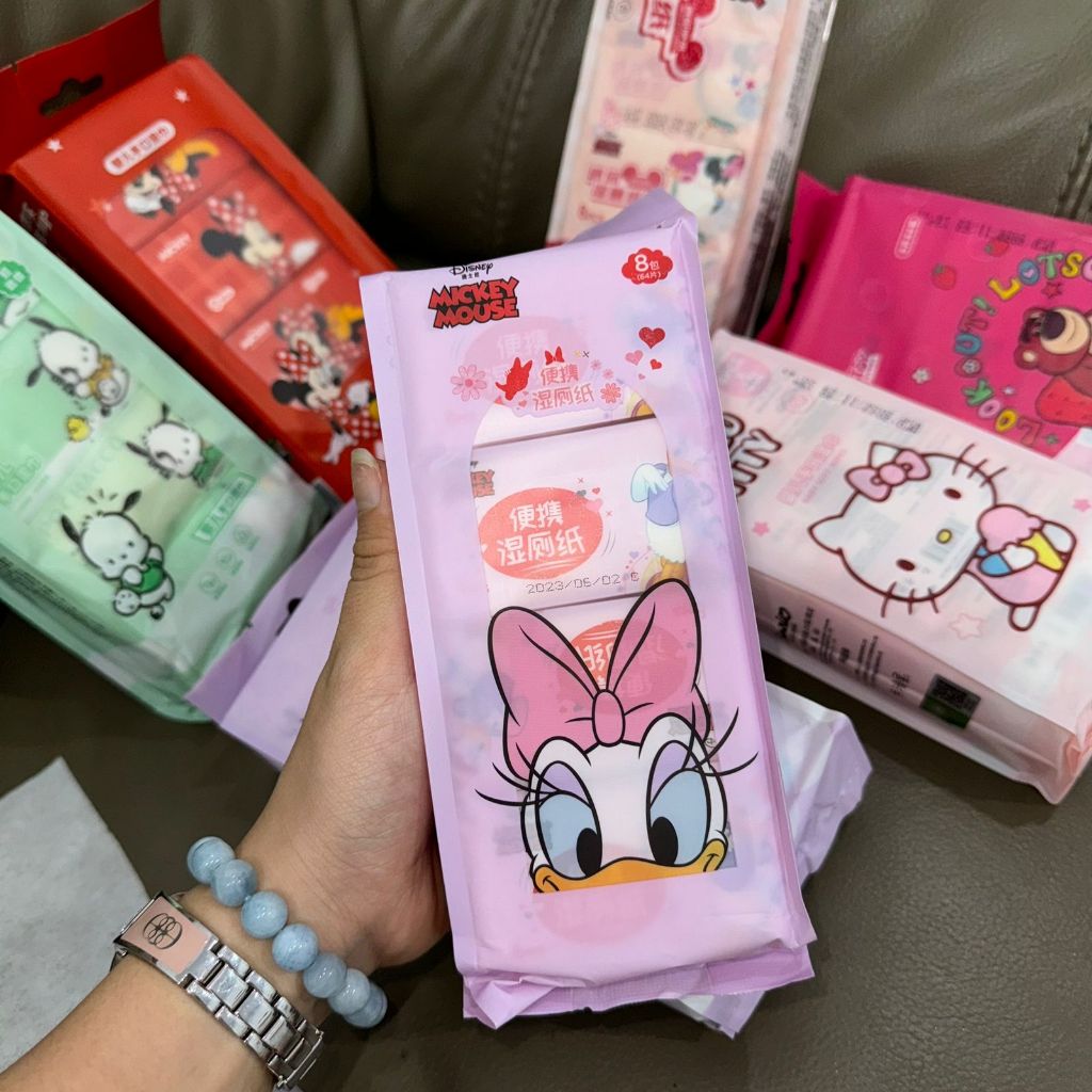 Pekanbaru Tisu Basah Mini Package Isi 8pcs Wet Tissue Motif Hello Kitty Daisy Duck Minnie Mouse Pochacco Lotso Mini Portable