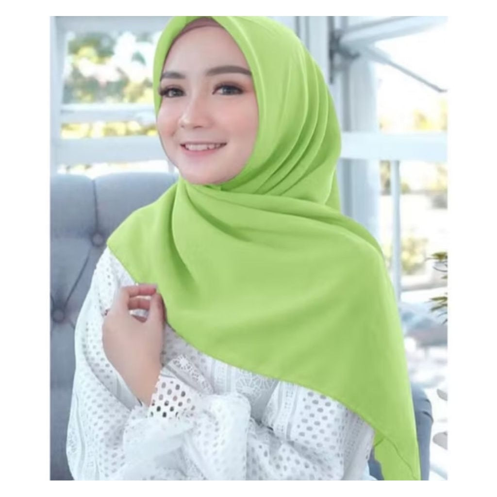 Pekanbaru Jilbab bella square berbahan polly cotton dengan ukuran 110 cm x 110 cm