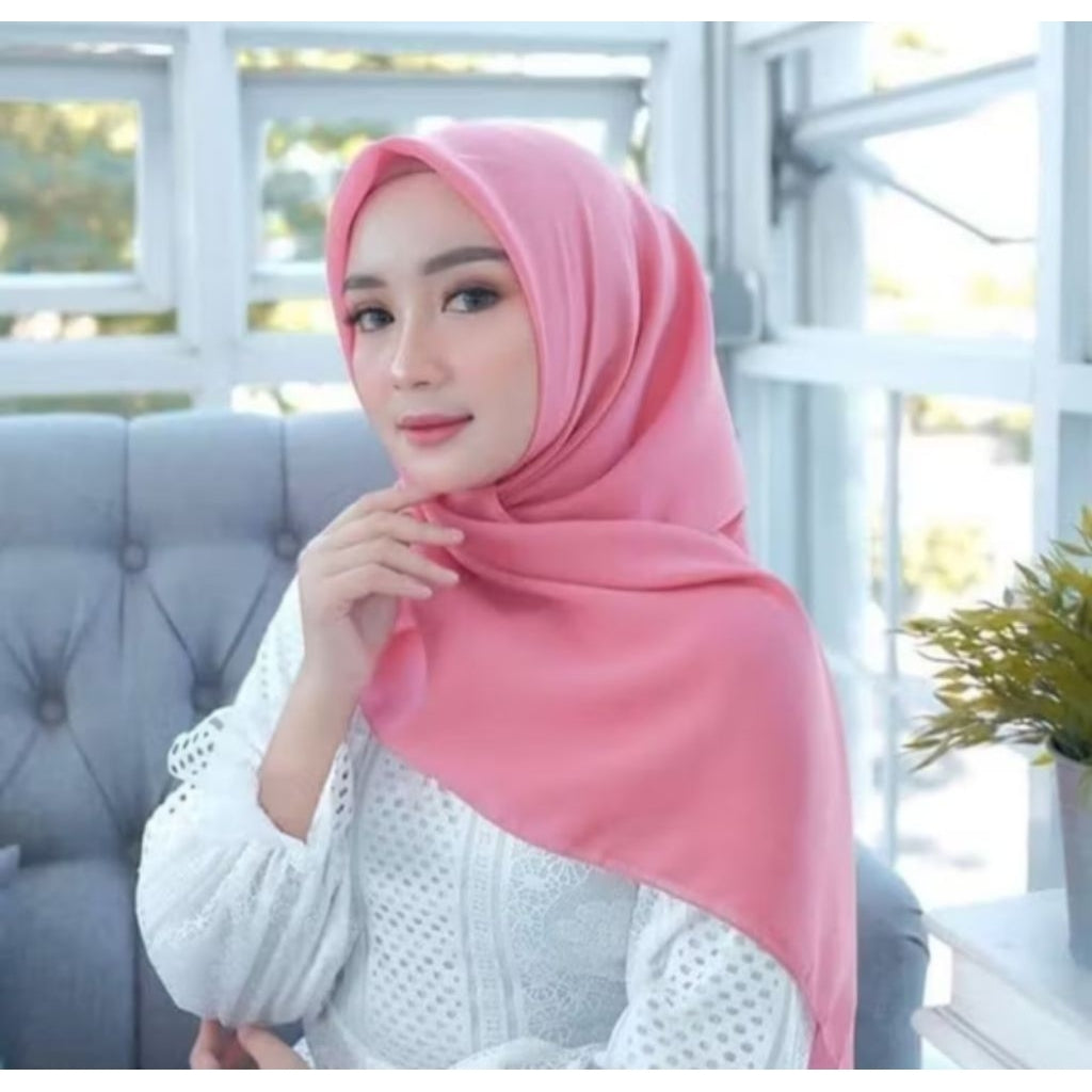 Pekanbaru Jilbab bella square berbahan polly cotton dengan ukuran 110 cm x 110 cm