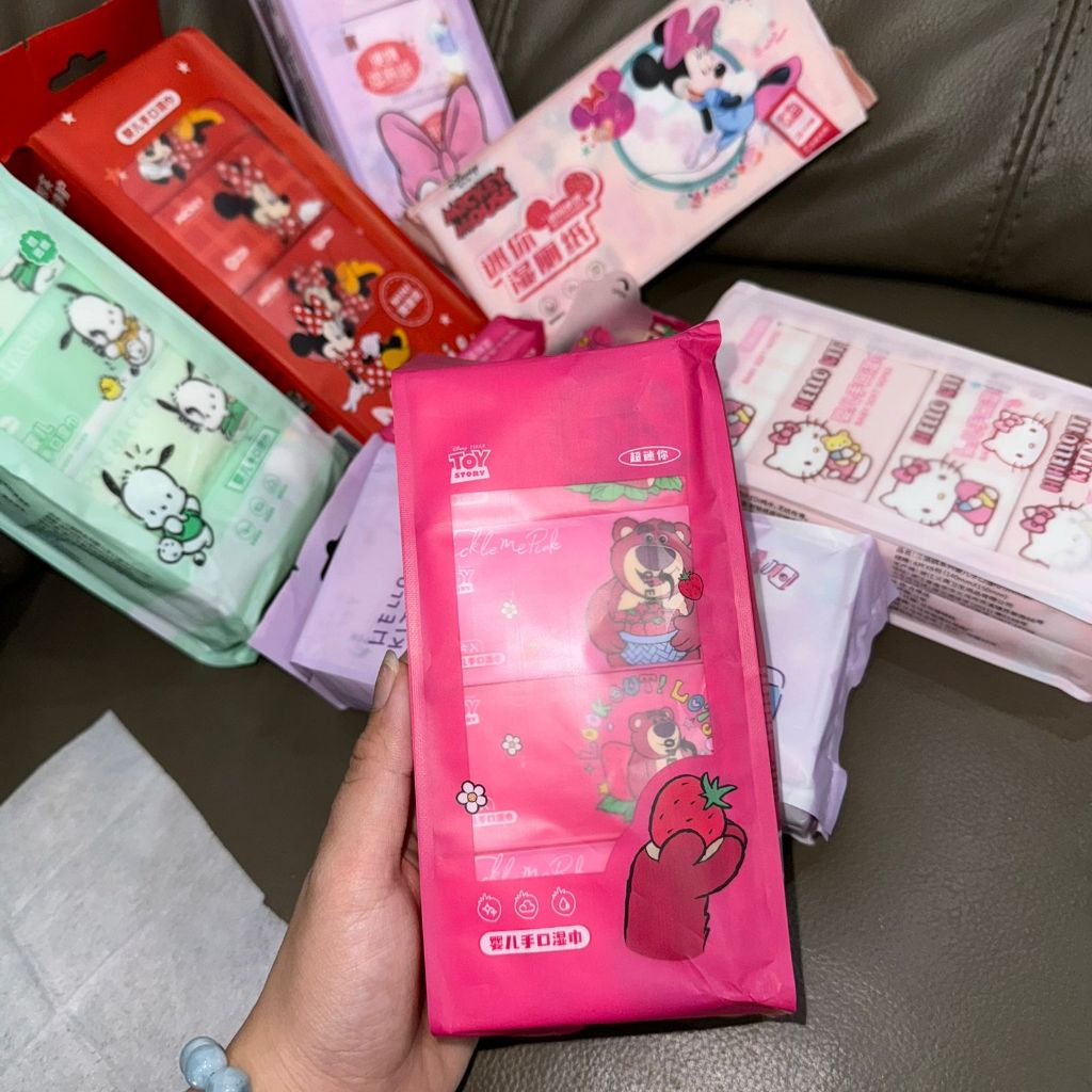 Pekanbaru Tisu Basah Mini Package Isi 8pcs Wet Tissue Motif Hello Kitty Daisy Duck Minnie Mouse Pochacco Lotso Mini Portable