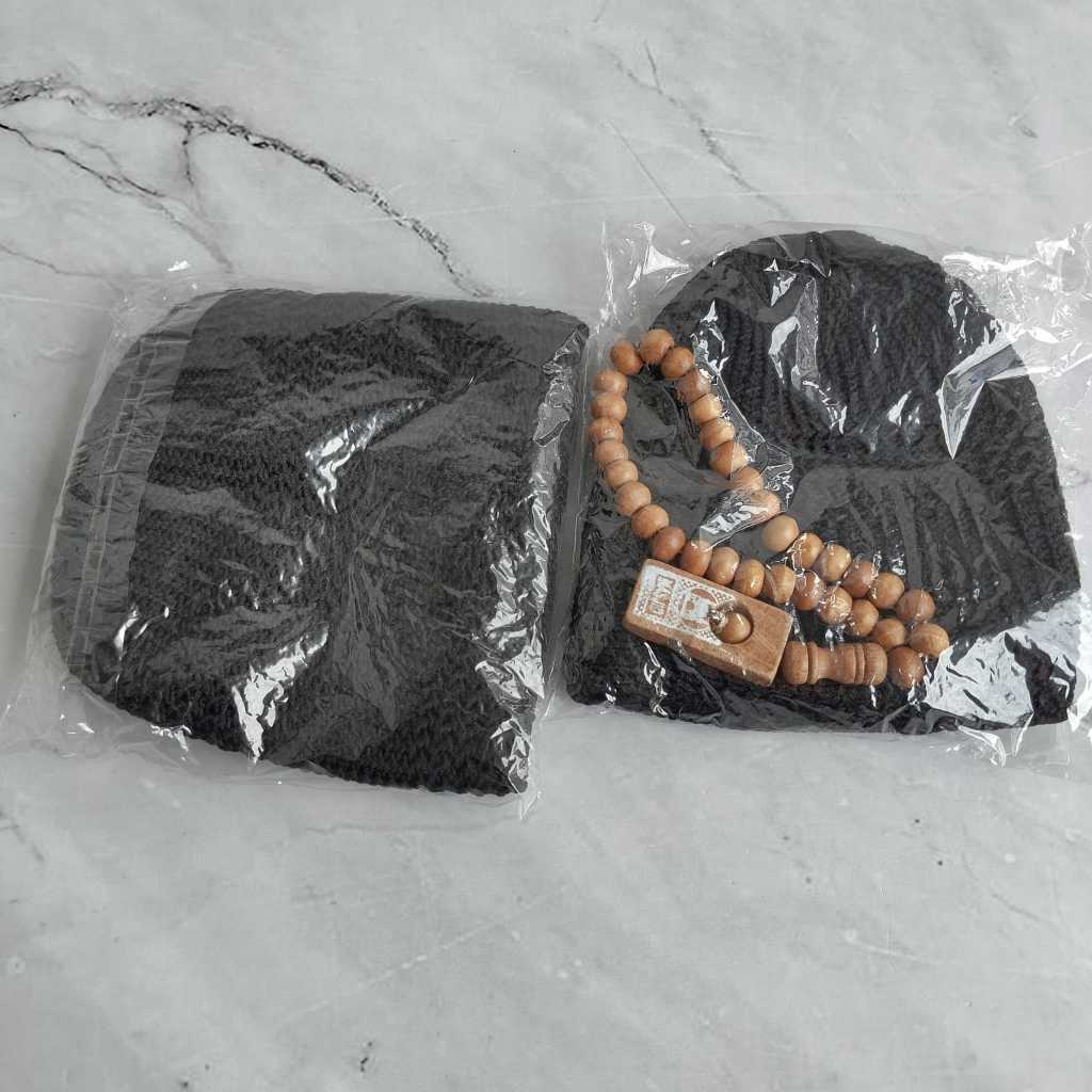 Pekanbaru HR-Peci Rajut Dewasa dan Tasbih Souvenir Haji/Umroh Hajatan Dll (Peci+ Tasbih) Paket 25pcs Peci Krem