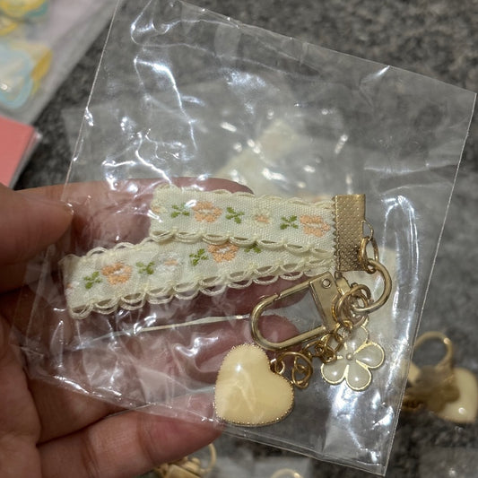 Pekanbaru Gantungan Kunci Metal Daisy Lucu Pendant Metal Keychain Flower